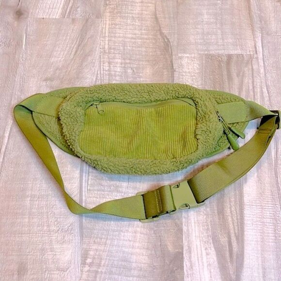 No Boundaries Sherpa teddy fleece Fanny pack bum bag olive avocado green - Picture 2 of 7